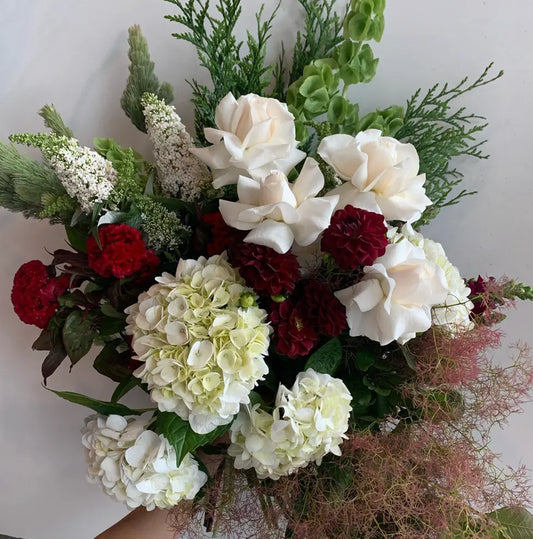 THE BEAUTY FLOWER ARRANGEMENT