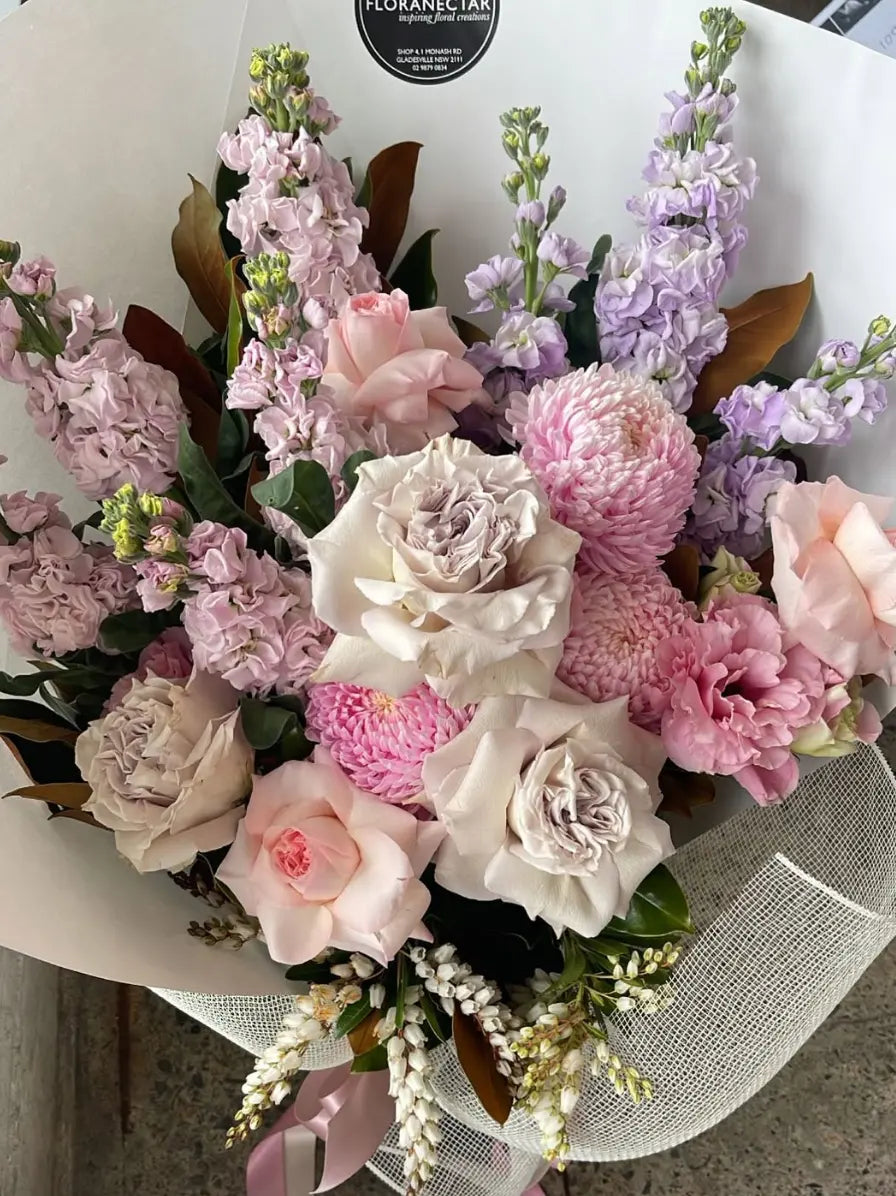 PRETTY BLOOMS BOUQUET