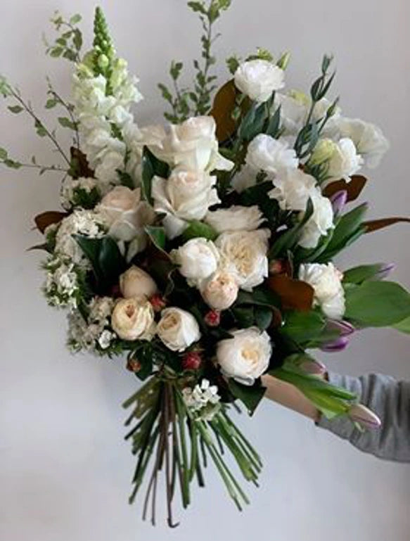 White Beauty - Classic Premium Flower Bouquet